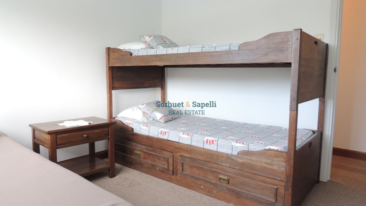 Apartamento en Venta de Tres Dormitorios en Playa Mansa