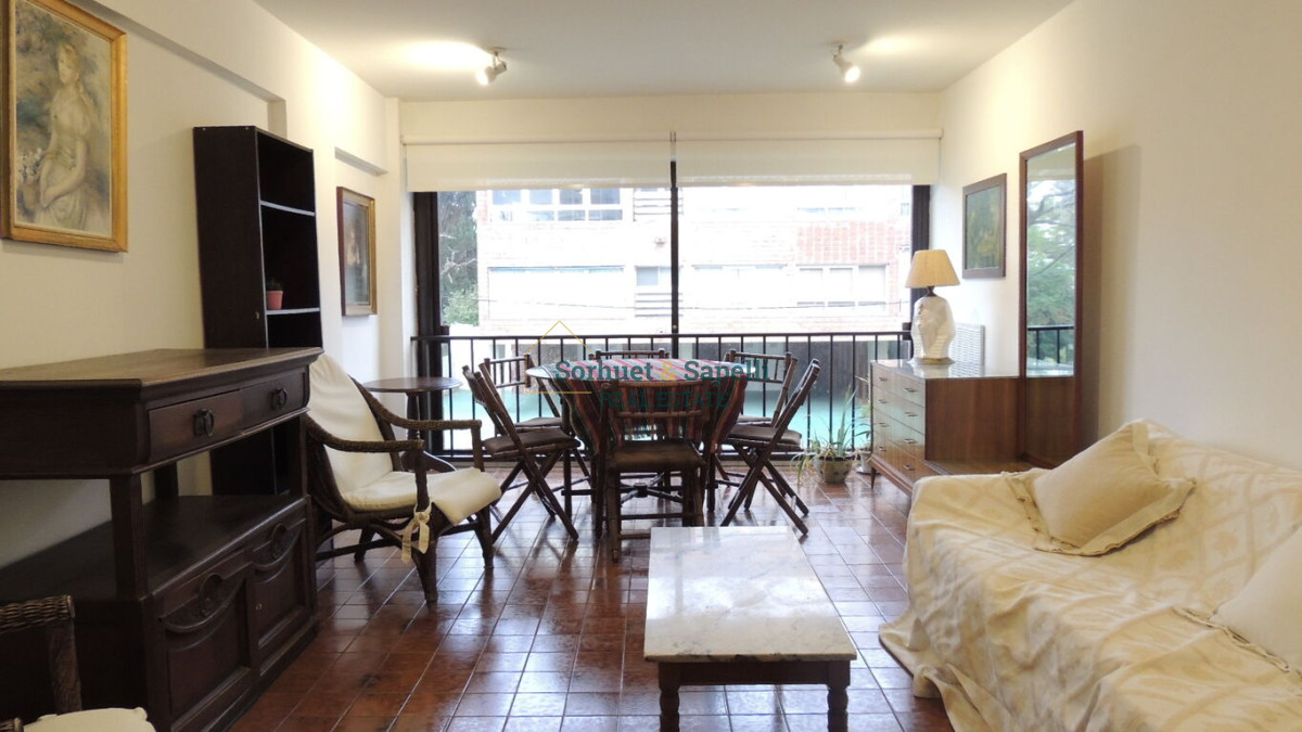 Apartamento en Venta de Tres Dormitorio en Playa Mansa