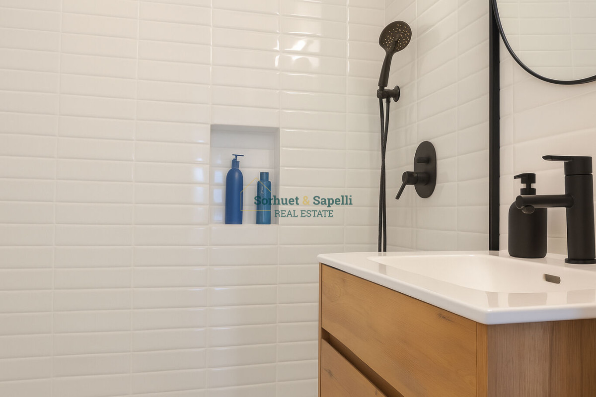 Apartamento de Tres Dormitorios En Venta En Península