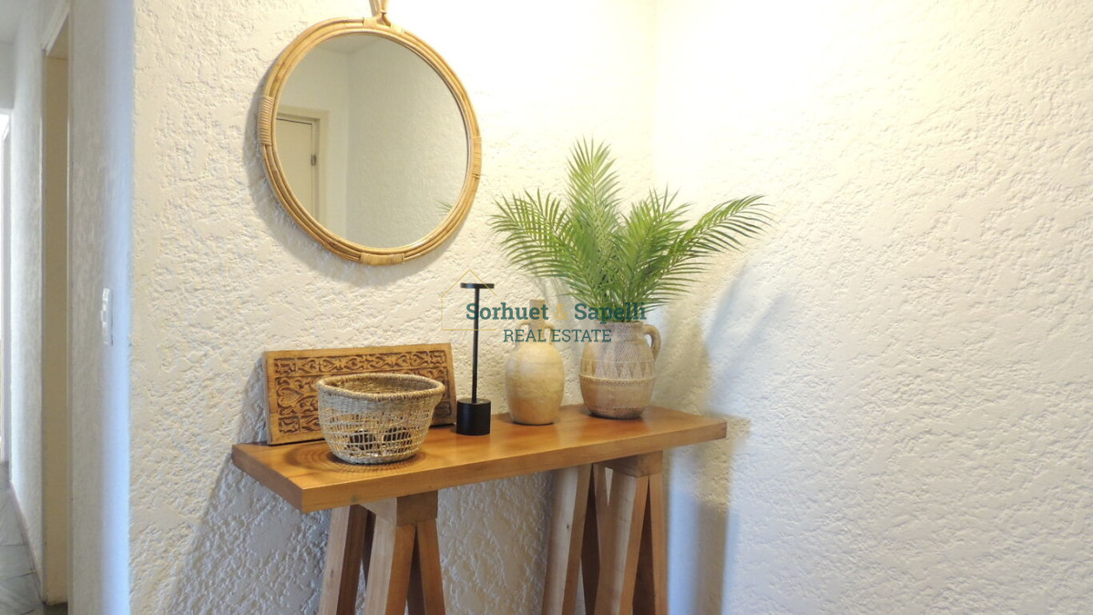 Apartamento de Tres Dormitorios En Venta En Península