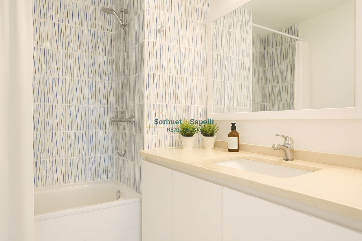 Apartamento de Tres Dormitorios En Venta En Península