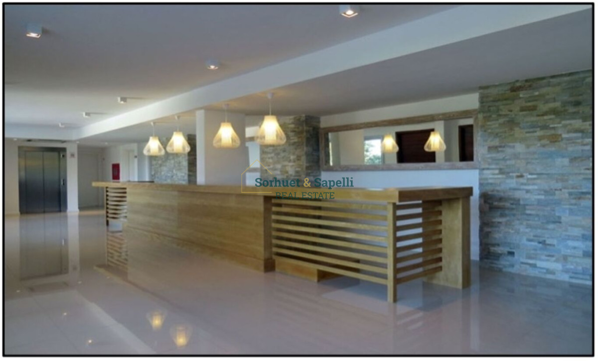 Apartamento en Venta de Dos Dormitorios en Playa Mansa