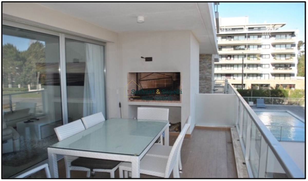 Apartamento en Venta de Dos Dormitorios en Playa Mansa