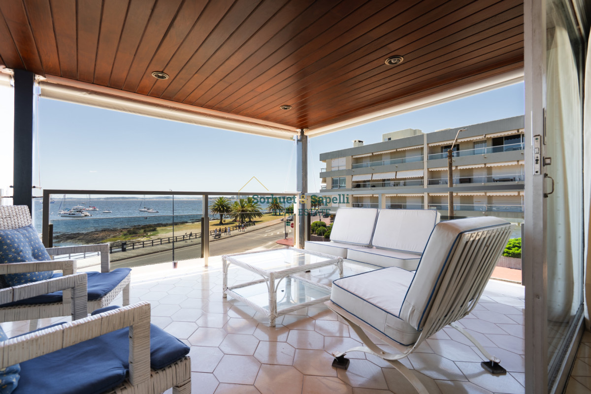 Apartamento en Venta con Vista al Mar y al Puerto