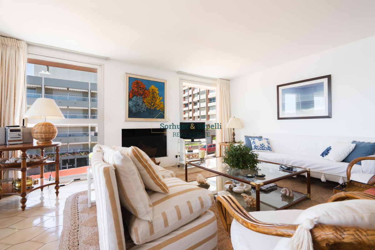 Apartamento en Venta con Vista al Mar y al Puerto