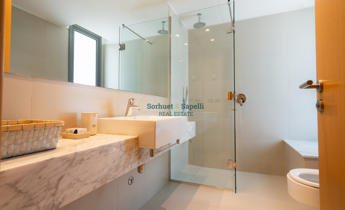 Apartamento de Lujo con Vista al Mar en Playa Brava