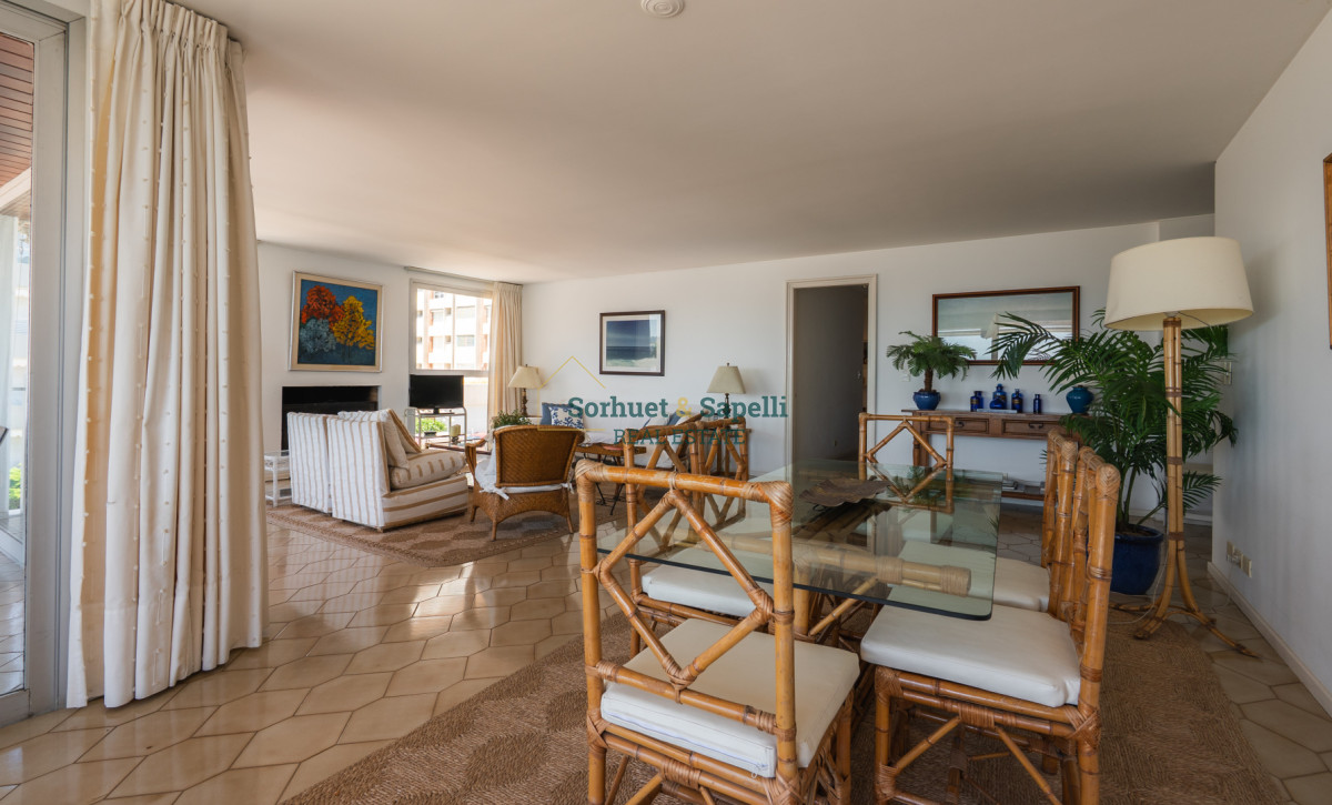 Apartamento en Venta con Vista al Mar y al Puerto