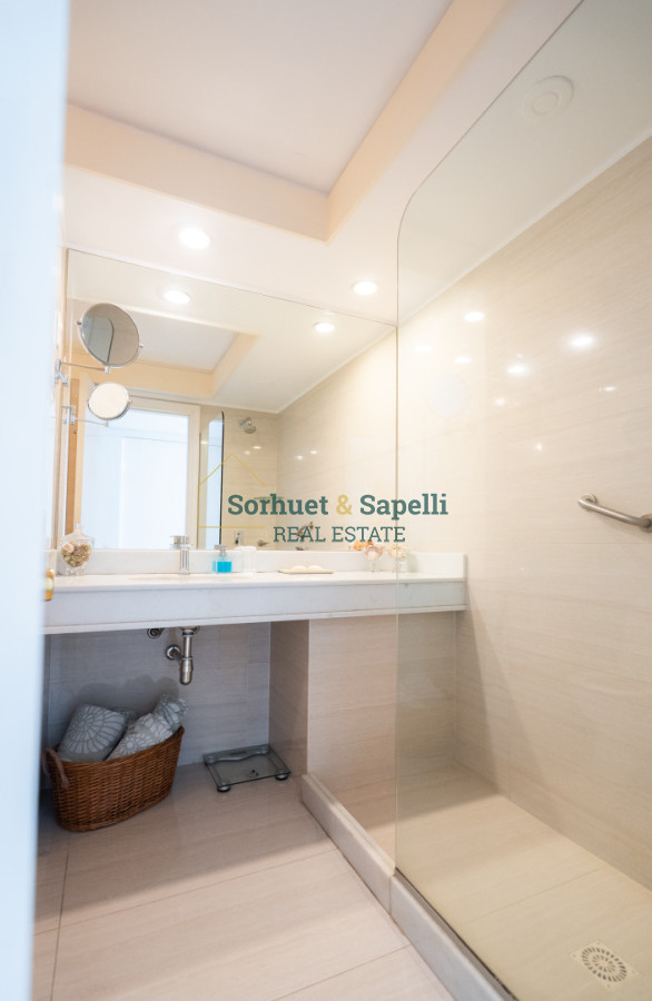 Apartamento en Venta con Vista al Mar y al Puerto