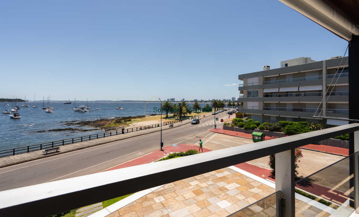 Apartamento en Venta con Vista al Mar y al Puerto