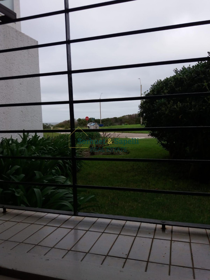 Apartamento en Venta de Tres Dormitorios en Playa Brava