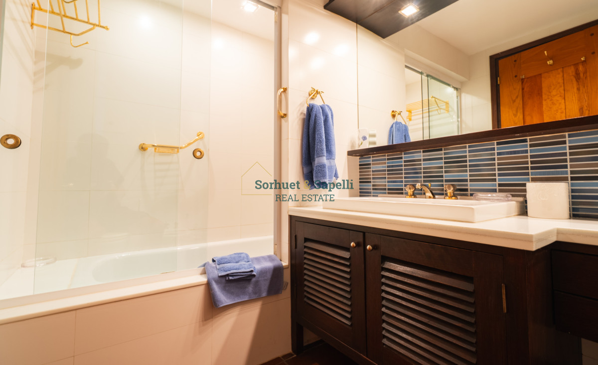 Apartamento en Venta en Península con Vista al Mar