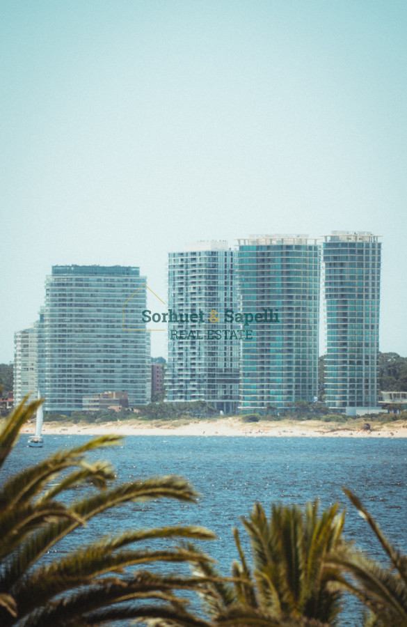 Apartamento en Venta con Vista al Mar y al Puerto