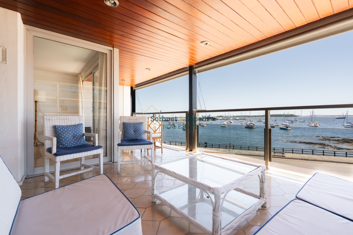 Apartamento en Venta con Vista al Mar y al Puerto