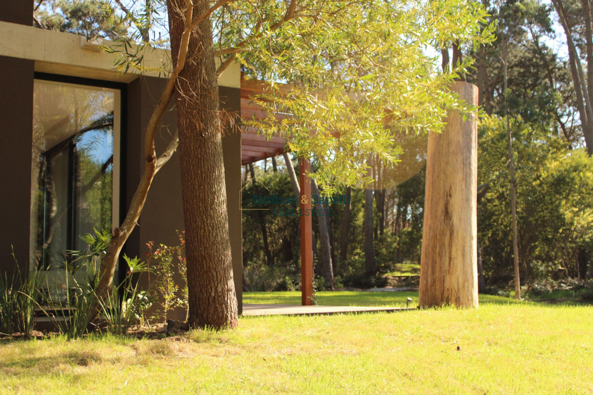 Incredible House in private neighborhood Montoya Reserve