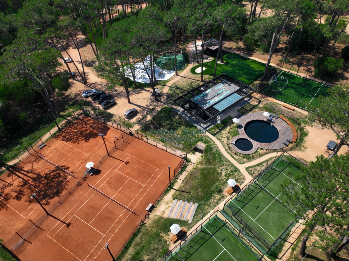 Incredible House in private neighborhood Montoya Reserve