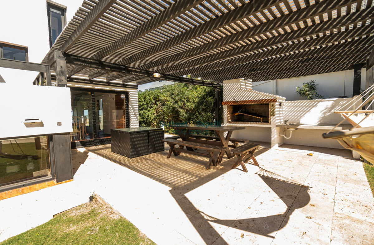 Casa en Venta en Montoya Primera Línea