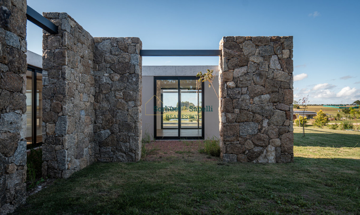 House for sale in Punta del Este, Pueblo Mío