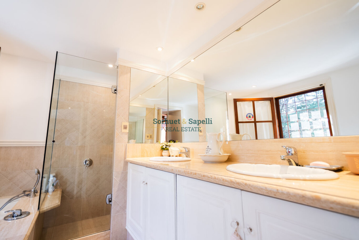 Espectacular Casa en Venta en Rincon del Indio