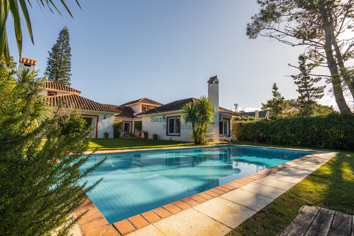 Casa en Venta Cinco Dormitorios Playa Brava