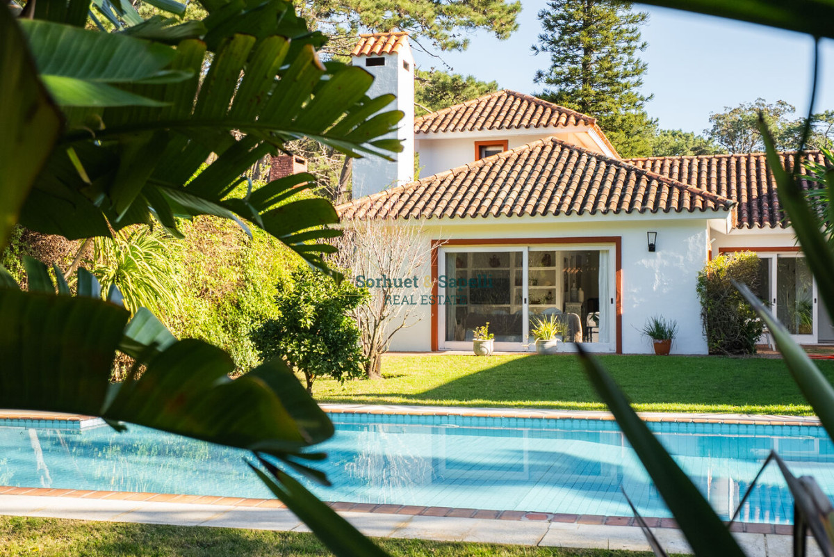 Casa en Venta Cinco Dormitorios Playa Brava