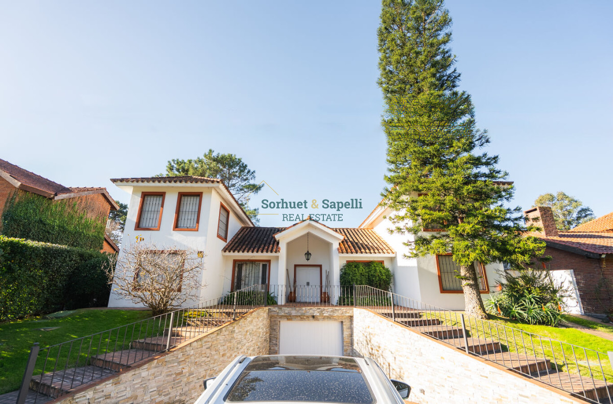 Casa en Venta Cinco Dormitorios Playa Brava