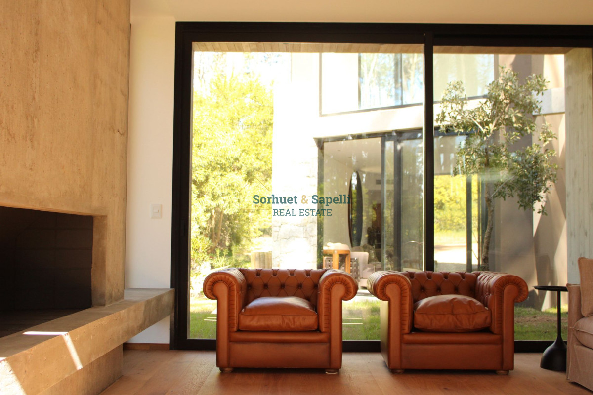 Incredible House in private neighborhood Montoya Reserve