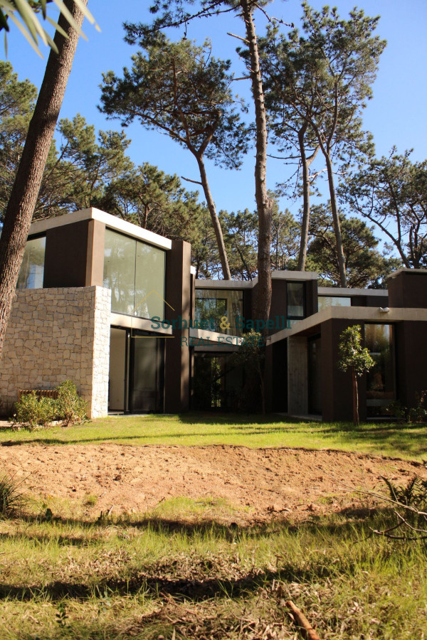 Incredible House in private neighborhood Montoya Reserve