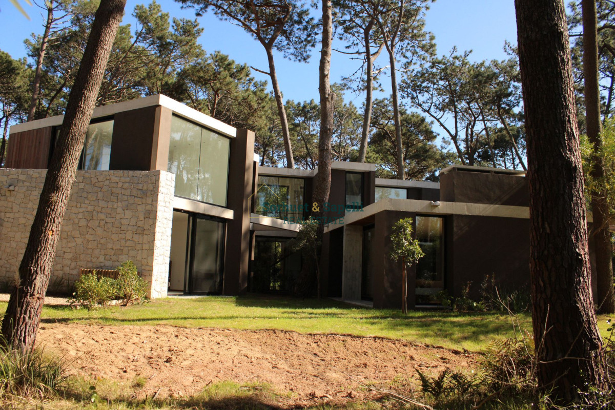 Incredible House in private neighborhood Montoya Reserve