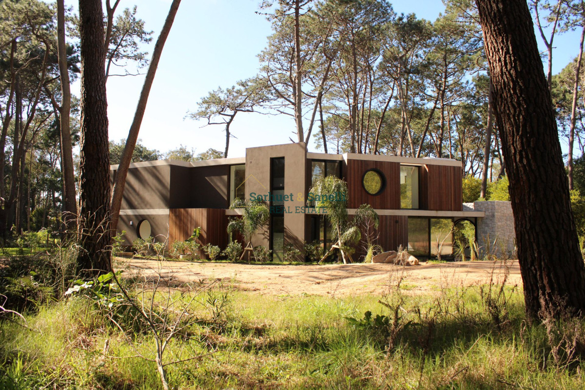 Incredible House in private neighborhood Montoya Reserve