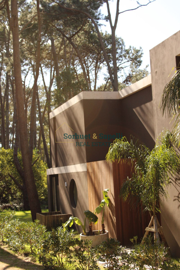 Incredible House in private neighborhood Montoya Reserve