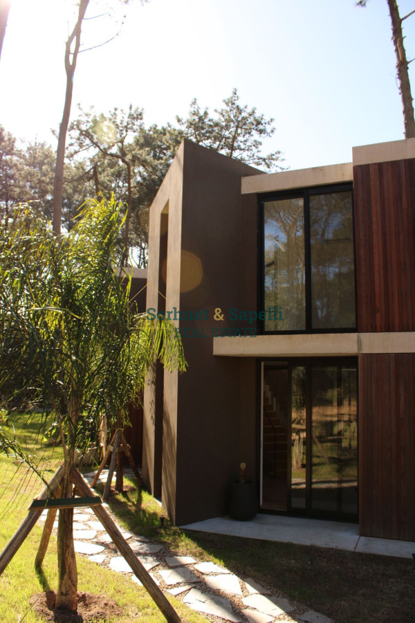 Incredible House in private neighborhood Montoya Reserve