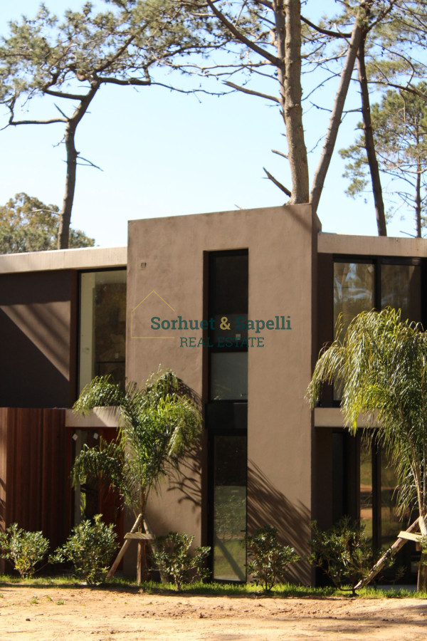 Incredible House in private neighborhood Montoya Reserve