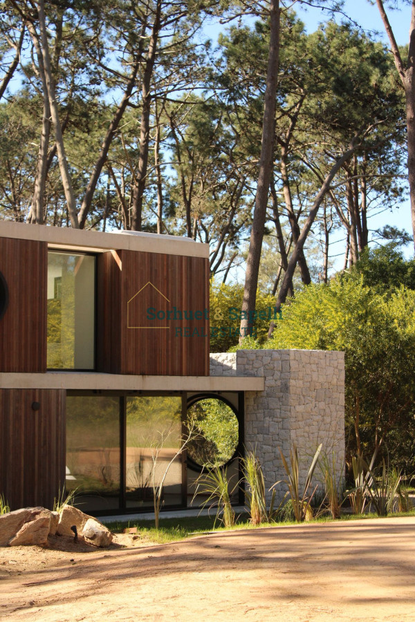 Incredible House in private neighborhood Montoya Reserve