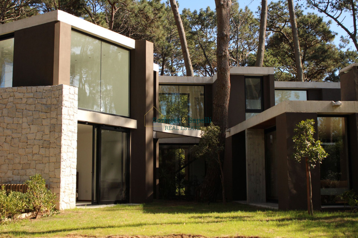 Incredible House in private neighborhood Montoya Reserve