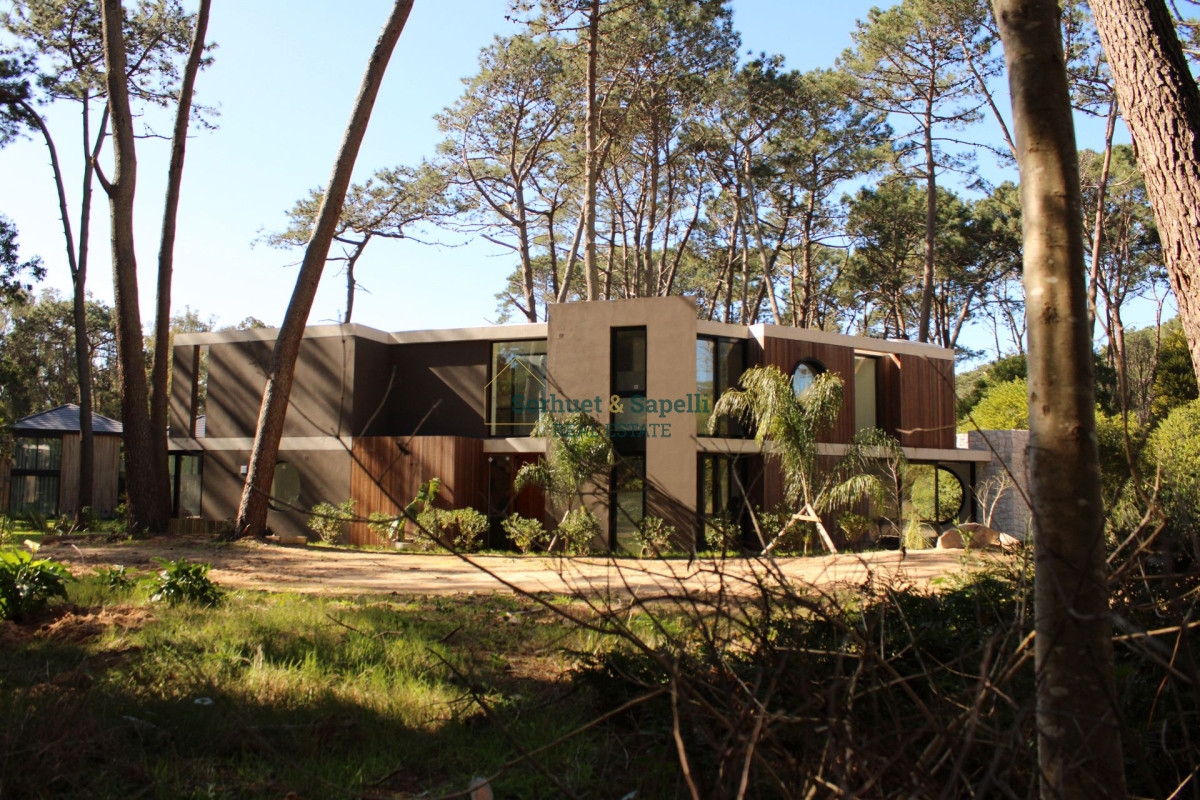 Incredible House in private neighborhood Montoya Reserve