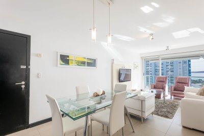 Oportunidad en playa mansa, 2 dormitorios y parrillero propio 