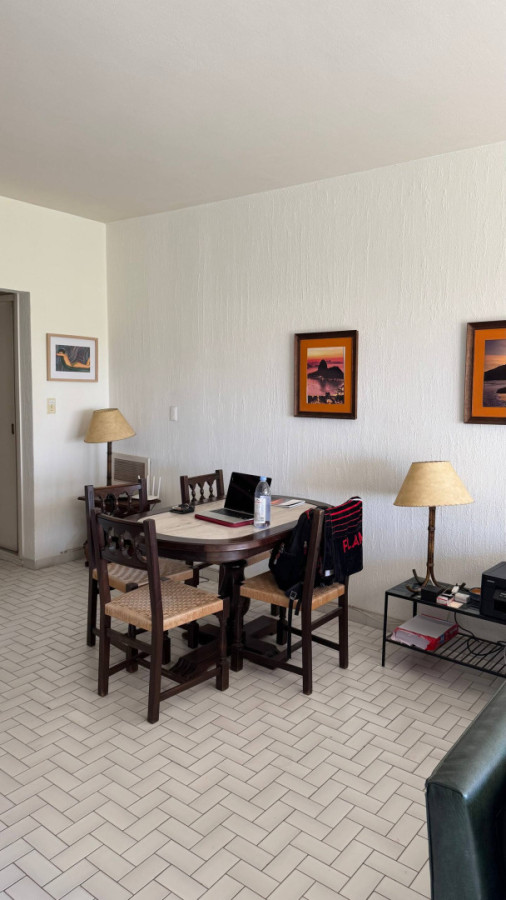 Apto de dormitorio y medio en primera linea de playa mansa 