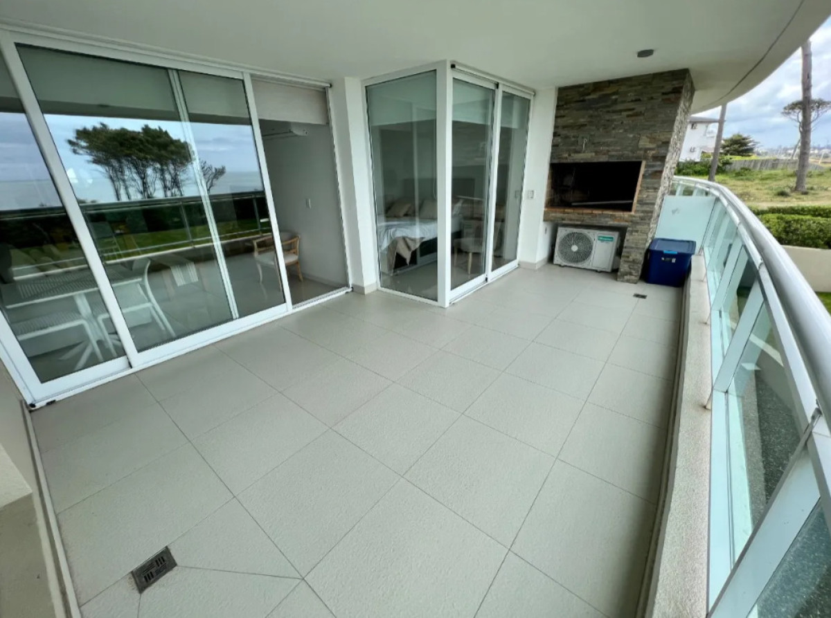 apartamento de 3 dormitorios en primera linea de playa mansa 