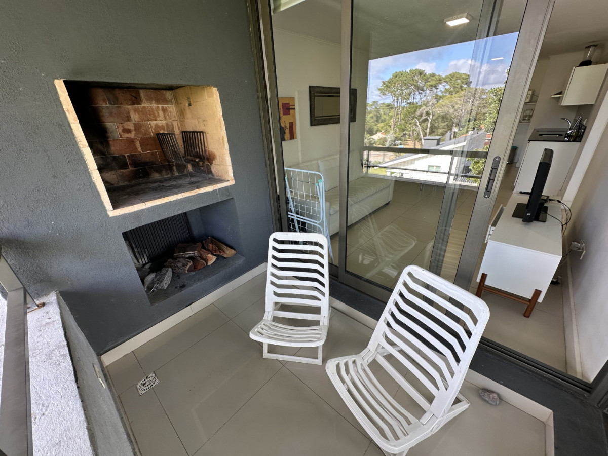 Apartamento alquiler invernal de 2 dormitorios terraza con parrillero en Punta del Este, San Rafael