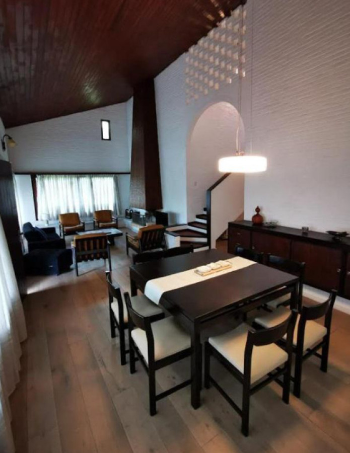 Casa de 4 dormitorios a 2 cuadras de la playa 