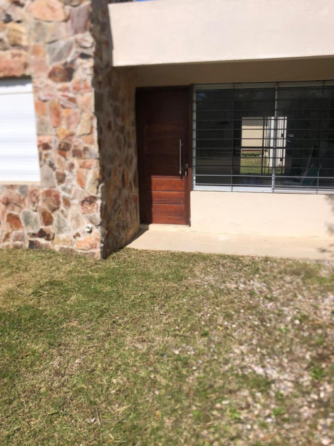 Casa de 2 dormitorios a media cuadra de la playa 