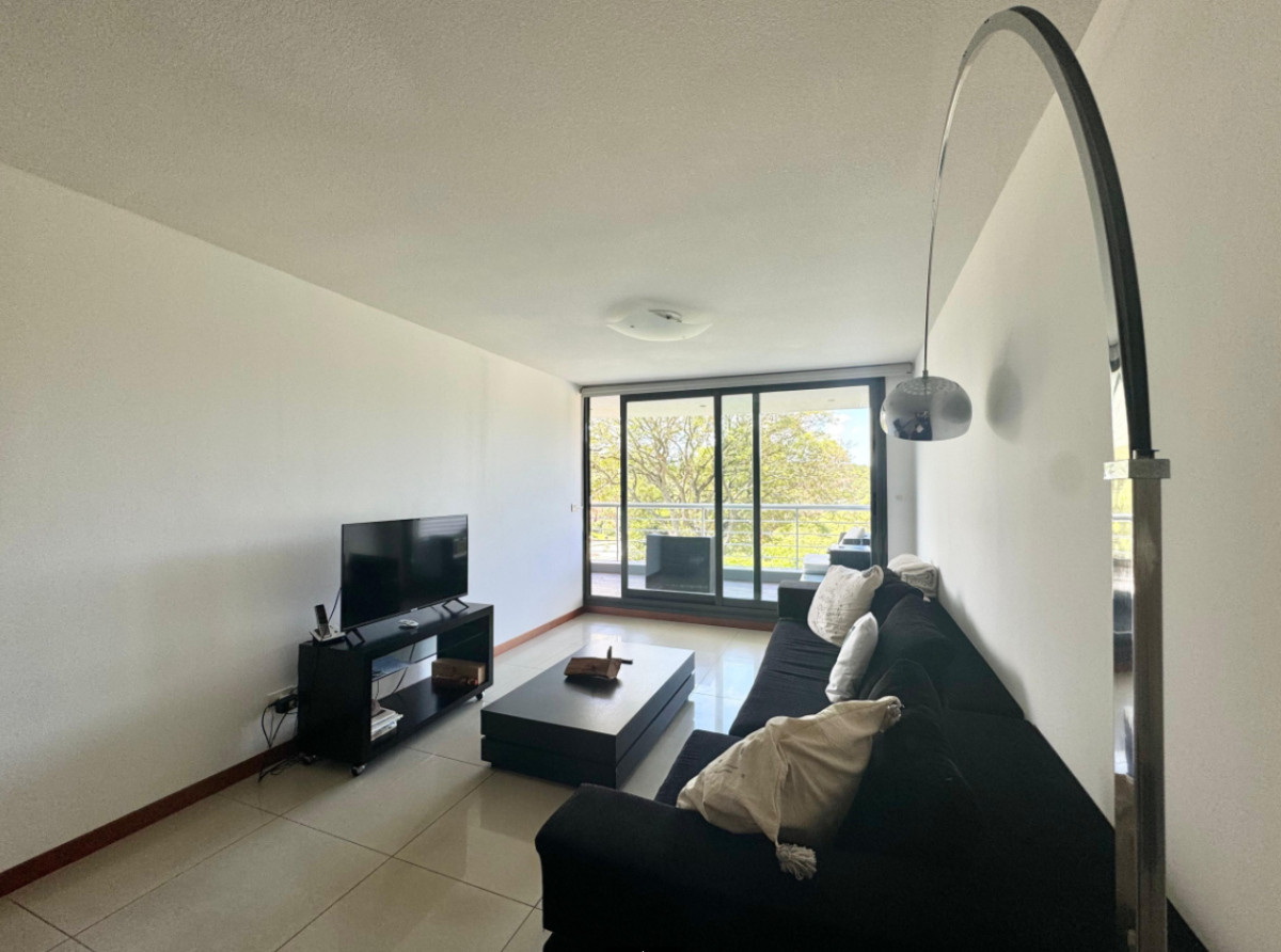 Apartamento en venta de dos dormitorios en playa brava