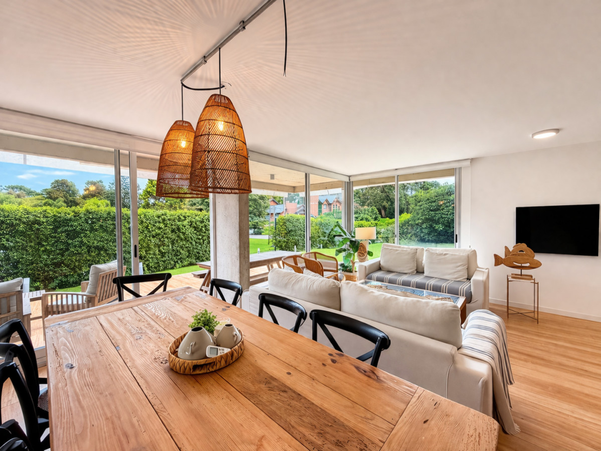 Apartamento en venta 3 dormitorios 3 baños Pb con jardín 