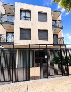 Scosería y Ellauri - Patio amplio, exclusivo con parrillero