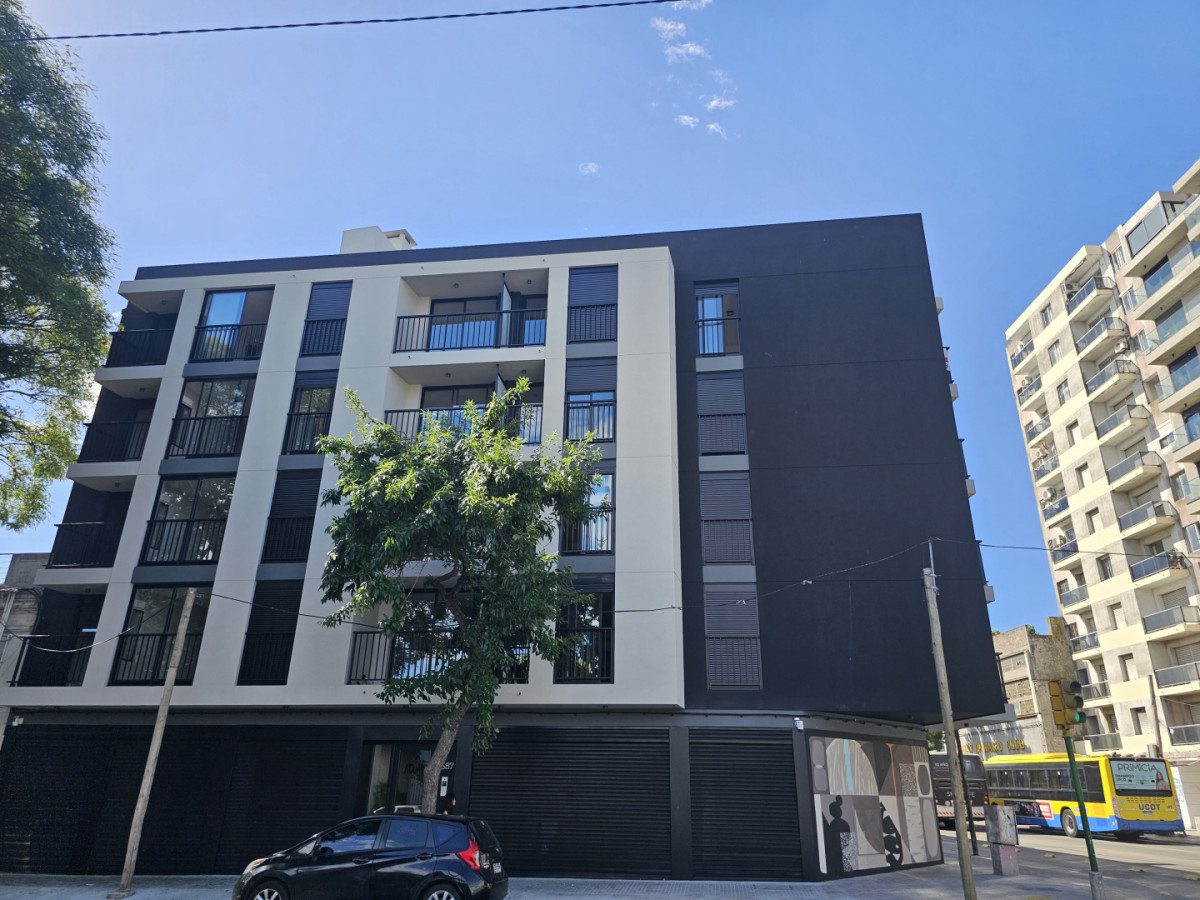 Estrena, Nicaragua y F Crespo, Terraza