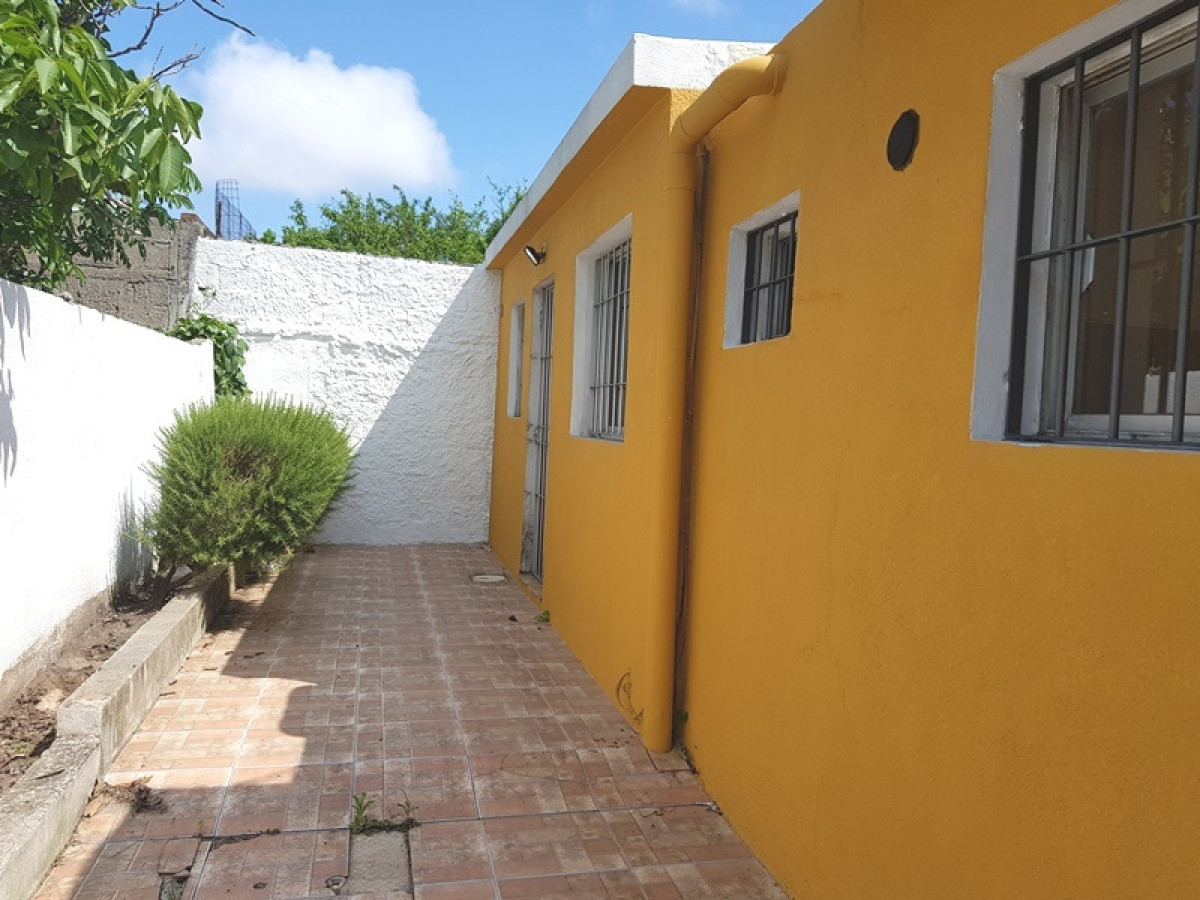 Isidoro Larraya, Patio, Cochera