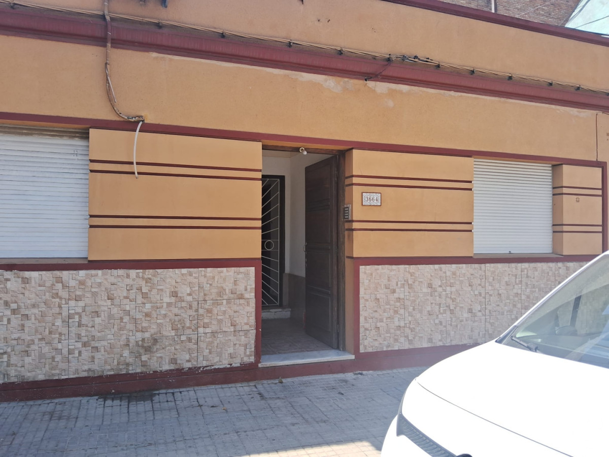 Av Italia y Comercio hacia el norte, parrillero en azotea