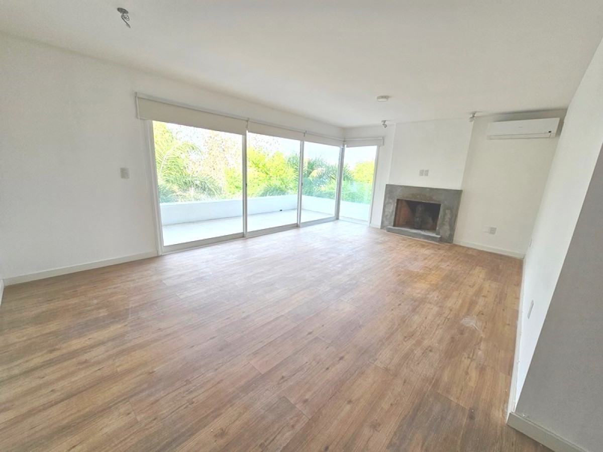 Próximo A Servicios, Vista Lateral Al Lago, Parrillero Propio