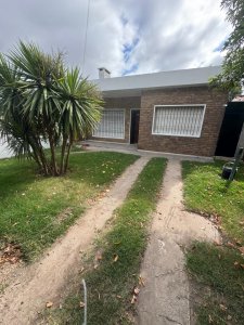 Al Frente, Estufa A Leña Y Parrillero, Espacio Para Auto