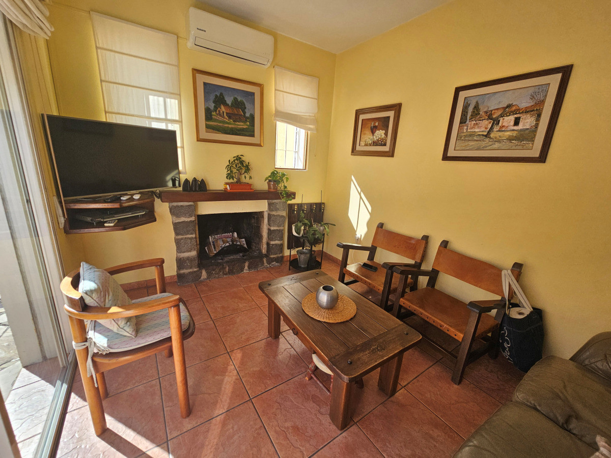 Impecable para entrar, excelente construcción, fondo verde y barbacoa